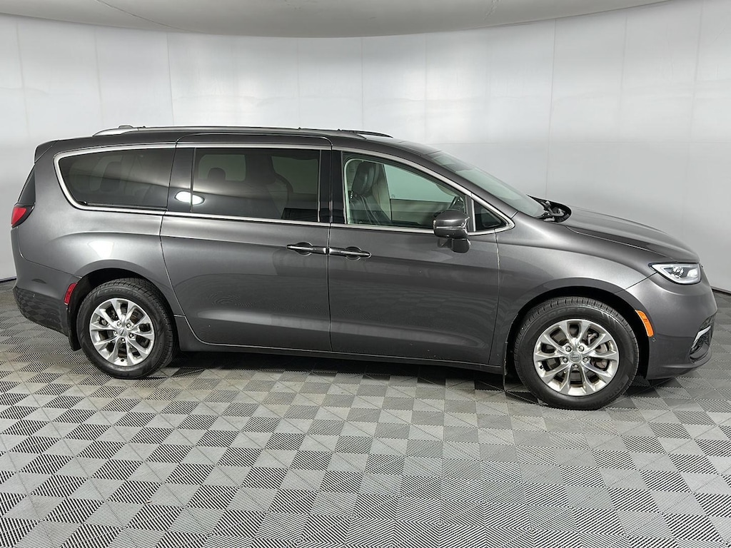 Used 2021 Chrysler Pacifica Touring L Van
