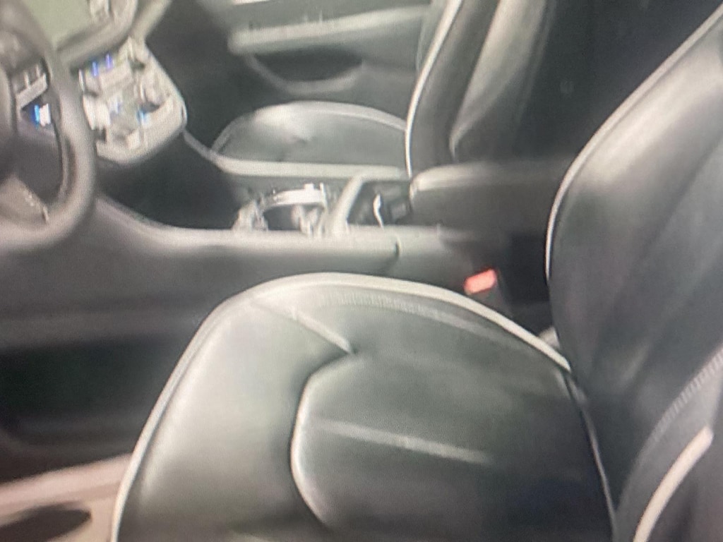 Used 2025 Chrysler Pacifica Limited Van