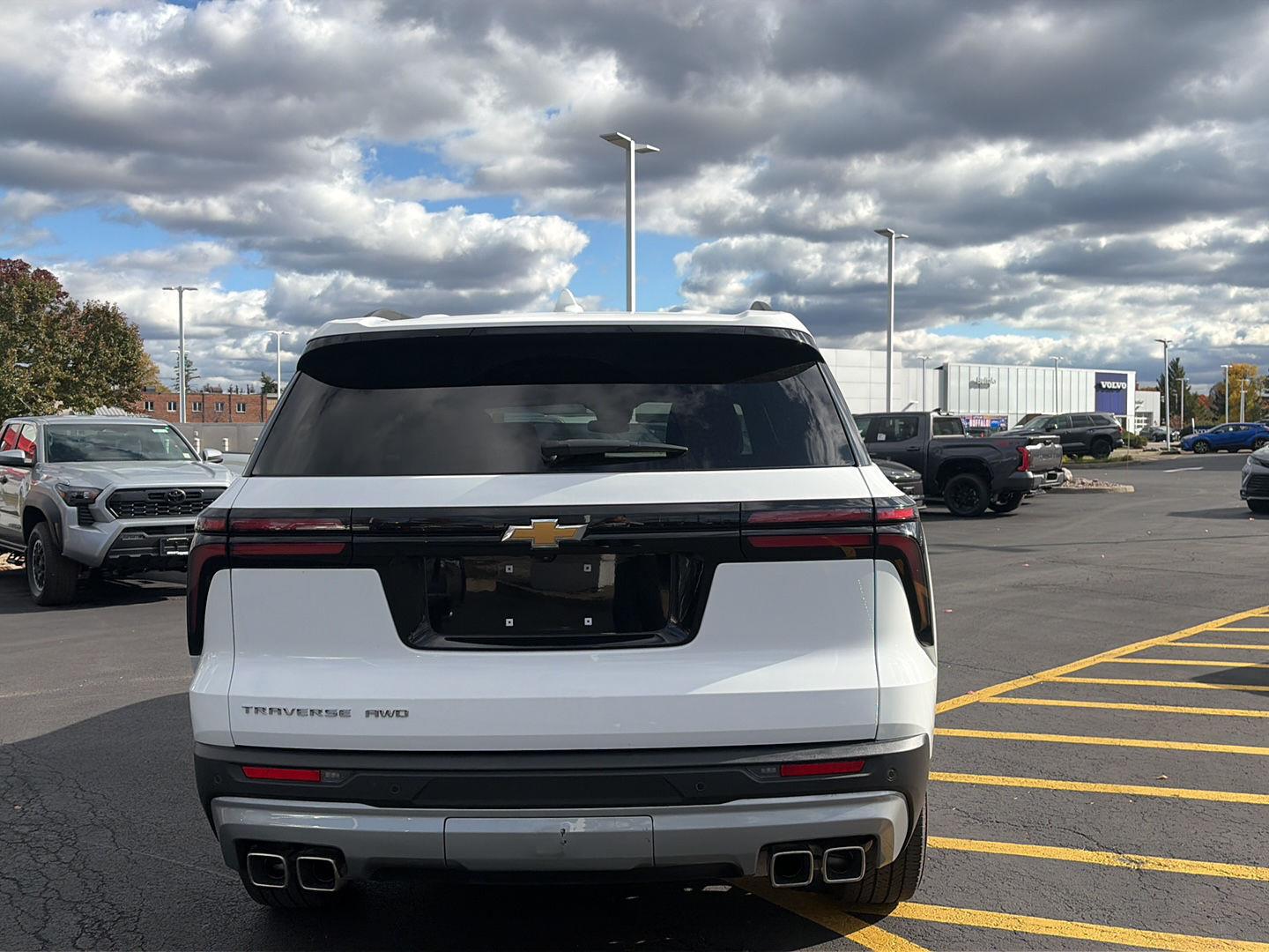 Used 2025 Chevrolet Traverse AWD LT SUV