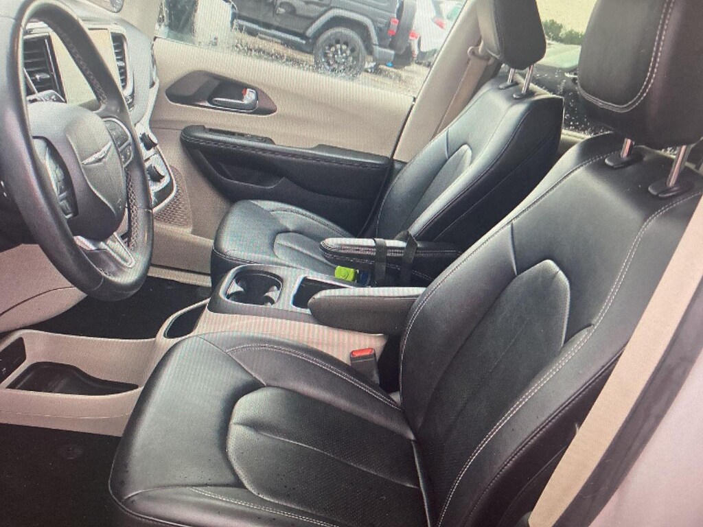 Used 2024 Chrysler Pacifica Touring L Van
