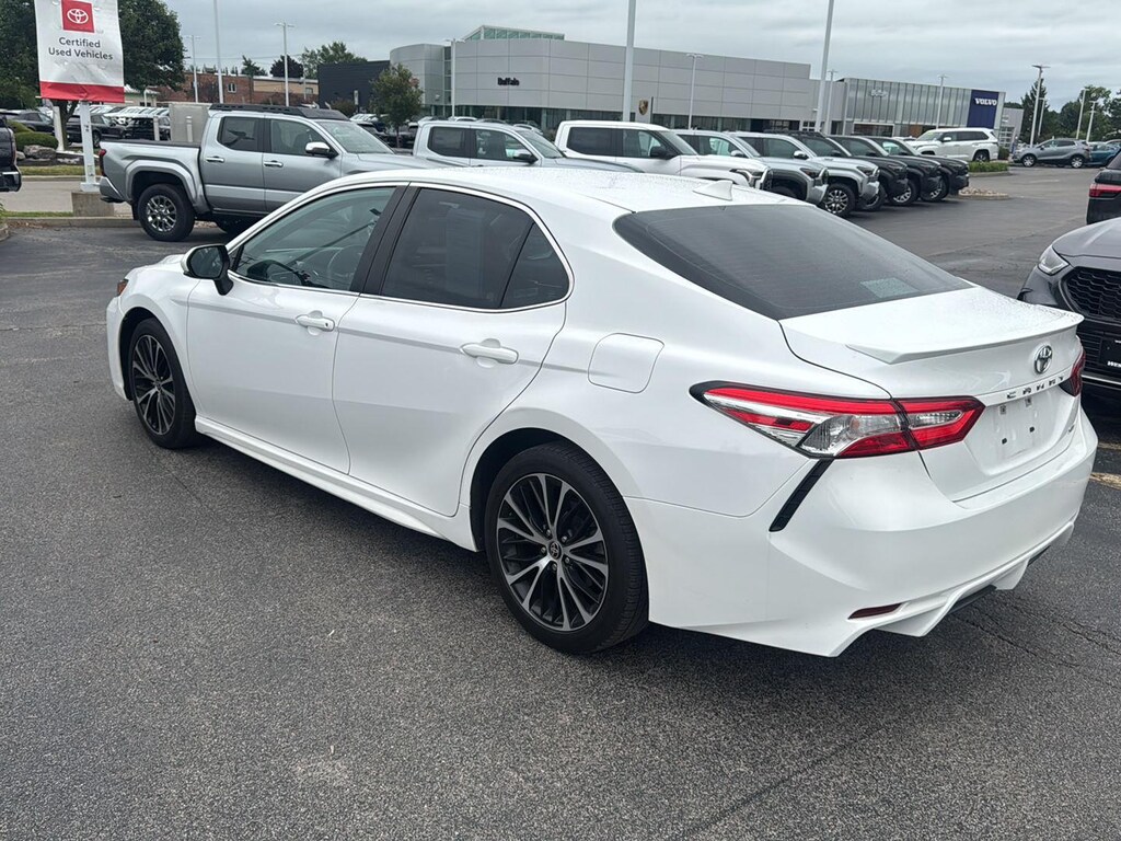 Used 2020 Toyota Camry SE Sedan