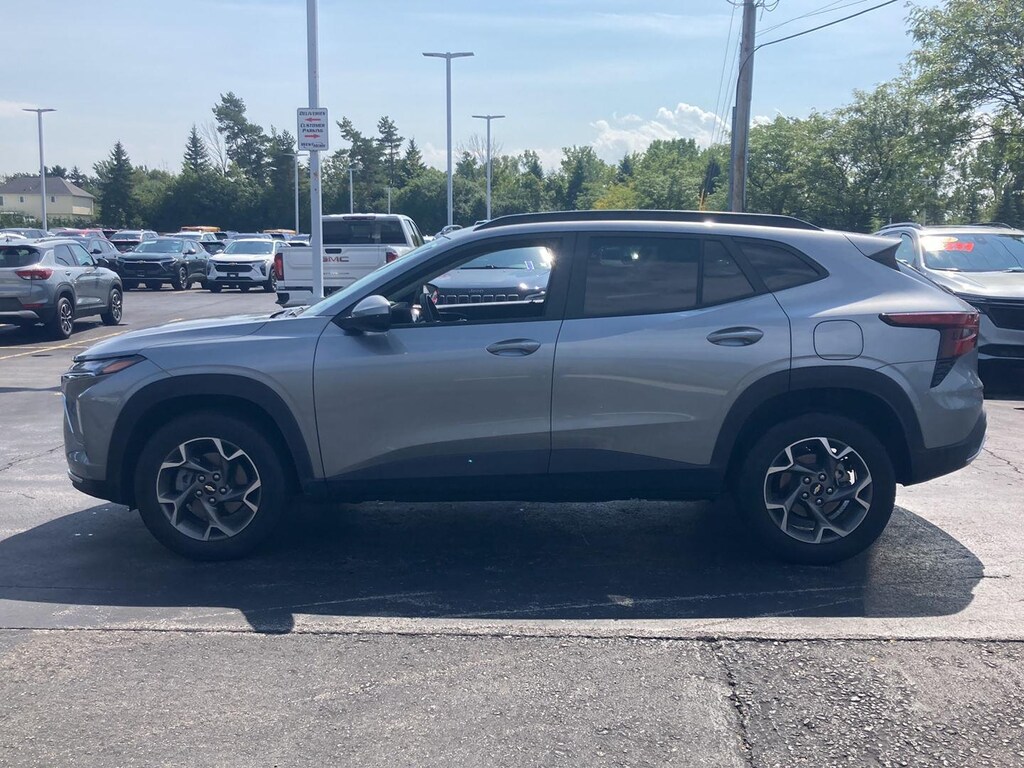 Used 2025 Chevrolet Trax LT SUV