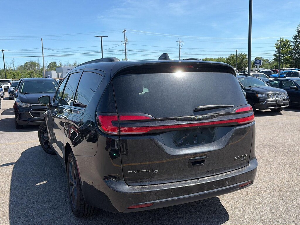 Certified 2022 Chrysler Pacifica Limited Van