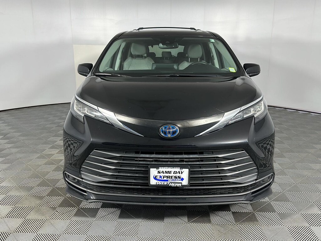 Used 2021 Toyota Sienna LE Van
