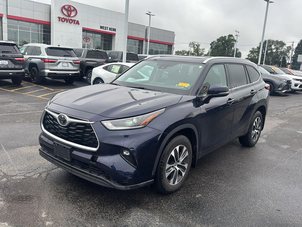 Used 2021 Toyota Highlander XLE SUV