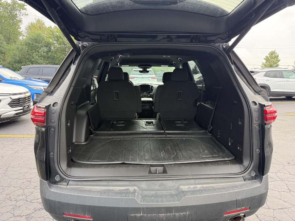 Used 2023 Chevrolet Traverse LT Cloth SUV
