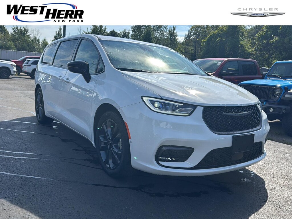Used 2026 Chrysler Pacifica Select MiniVan