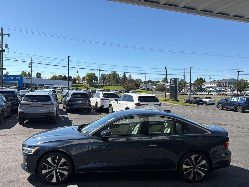 Used 2022 Volvo S60 Momentum Sedan