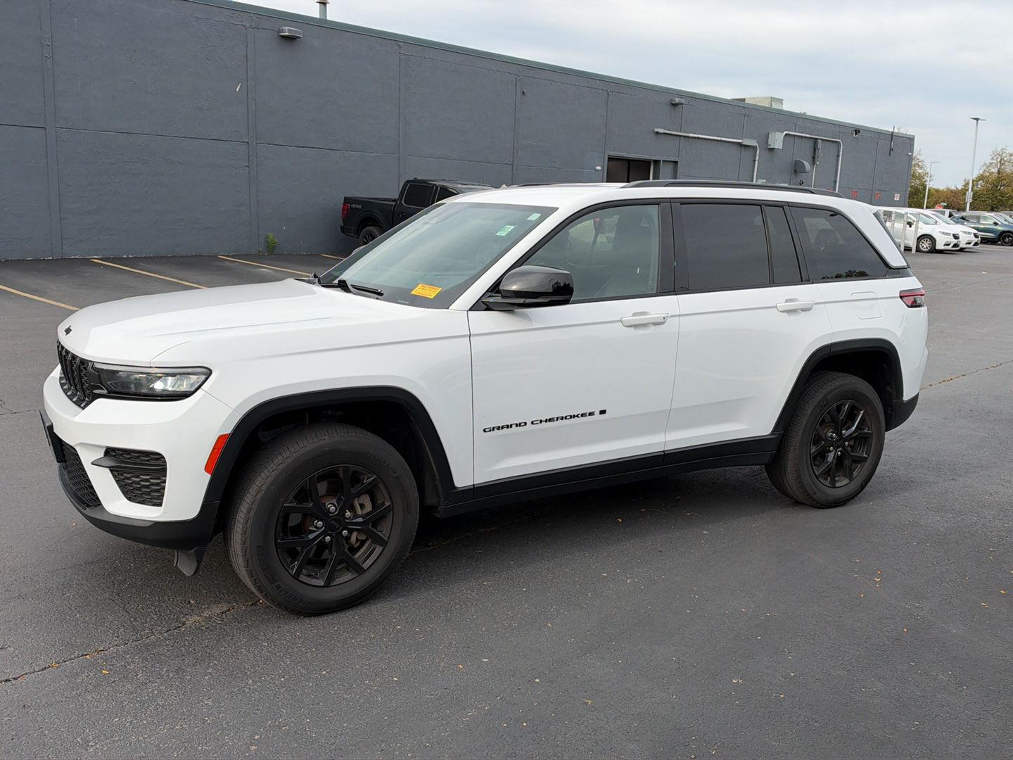 Used 2024 Jeep Grand Cherokee Altitude SUV