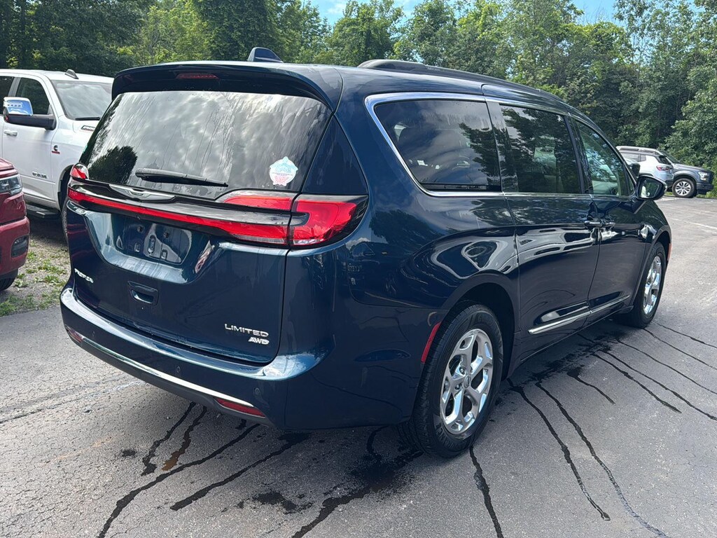 Used 2022 Chrysler Pacifica Limited Van