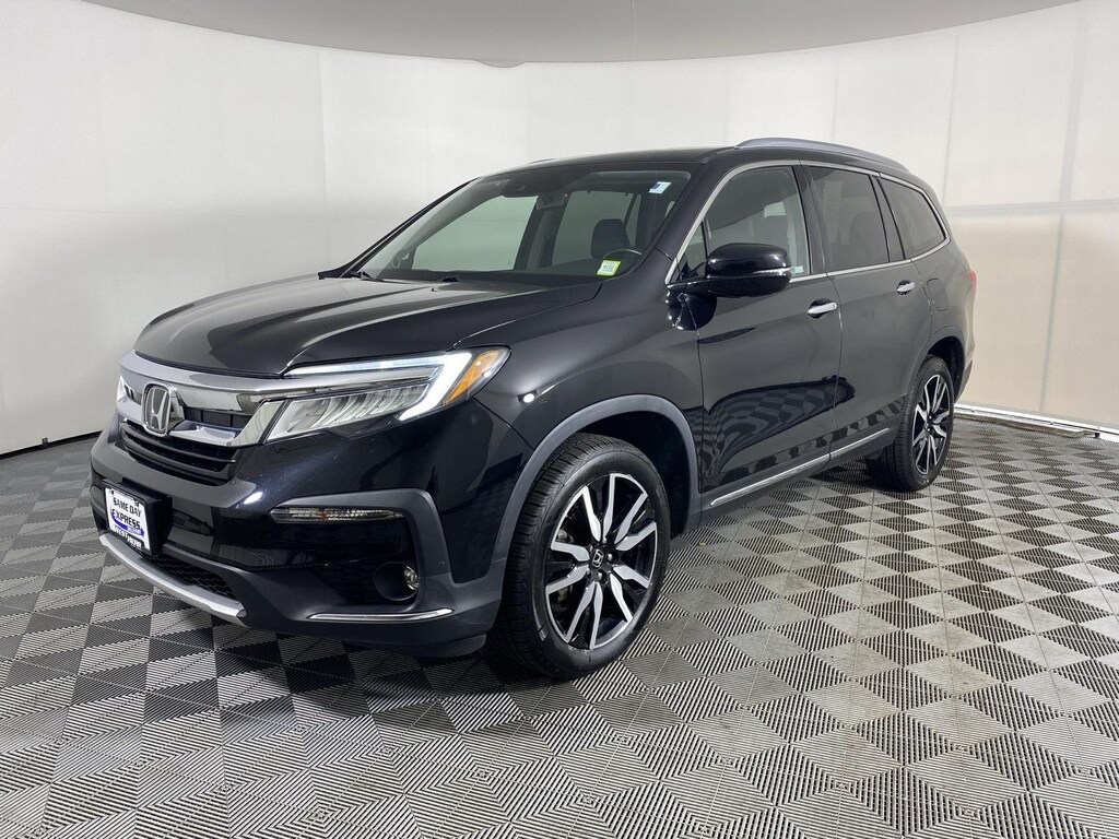 Used 2022 Honda Pilot Touring w/Rear Captains Chairs SUV