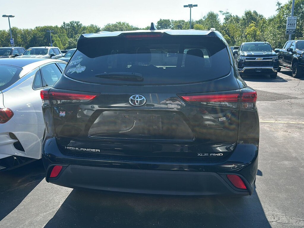 Used 2021 Toyota Highlander XLE SUV