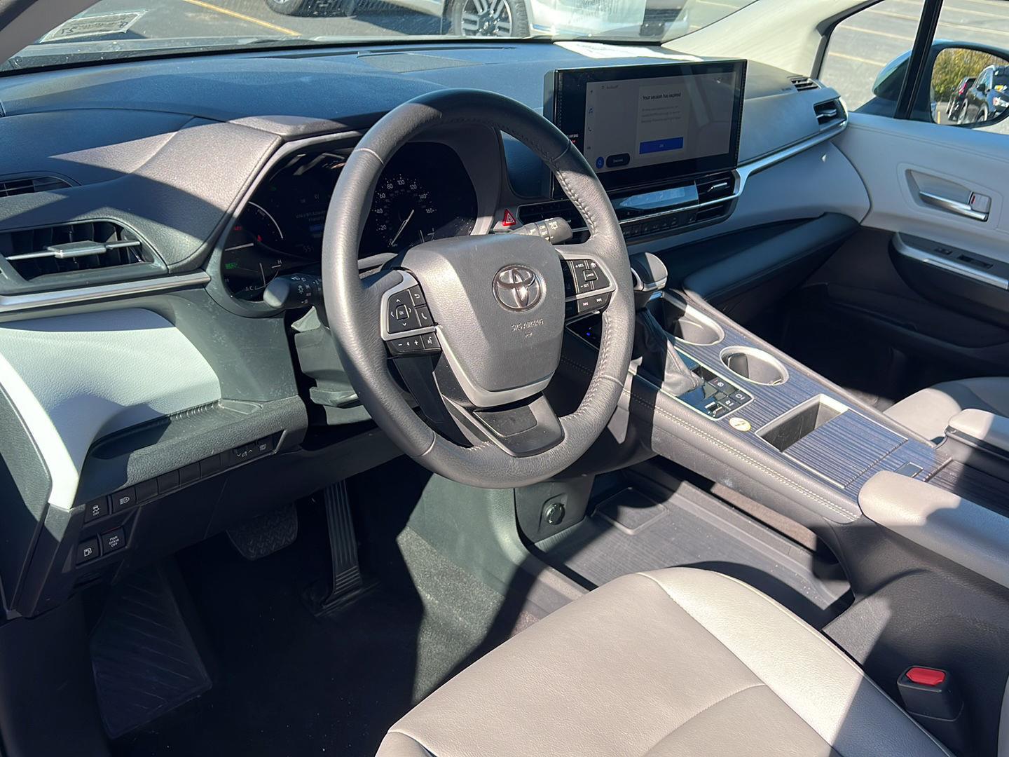 Certified 2025 Toyota Sienna XLE Van