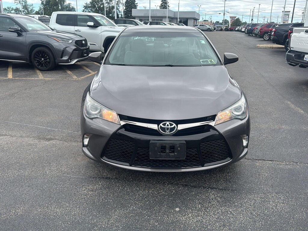 Used 2016 Toyota Camry SE Sedan