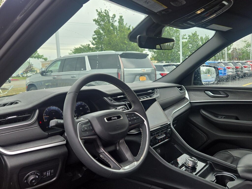 Used 2025 Jeep Grand Cherokee Limited SUV