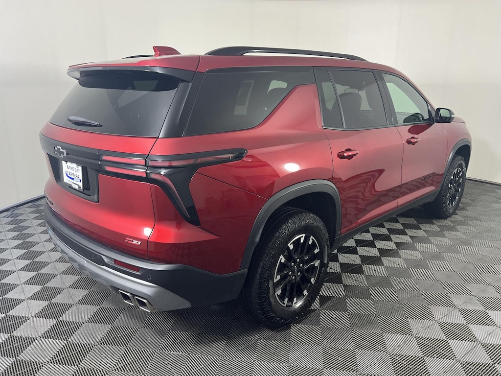 Used 2025 Chevrolet Traverse AWD Z71 SUV