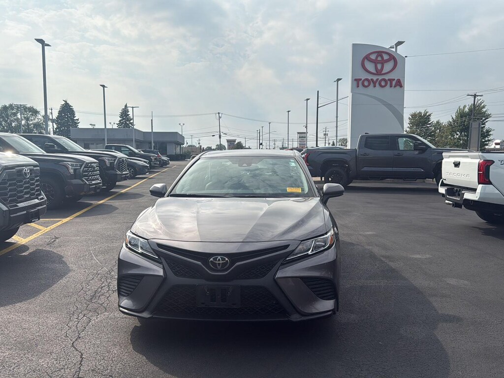 Used 2019 Toyota Camry SE Sedan