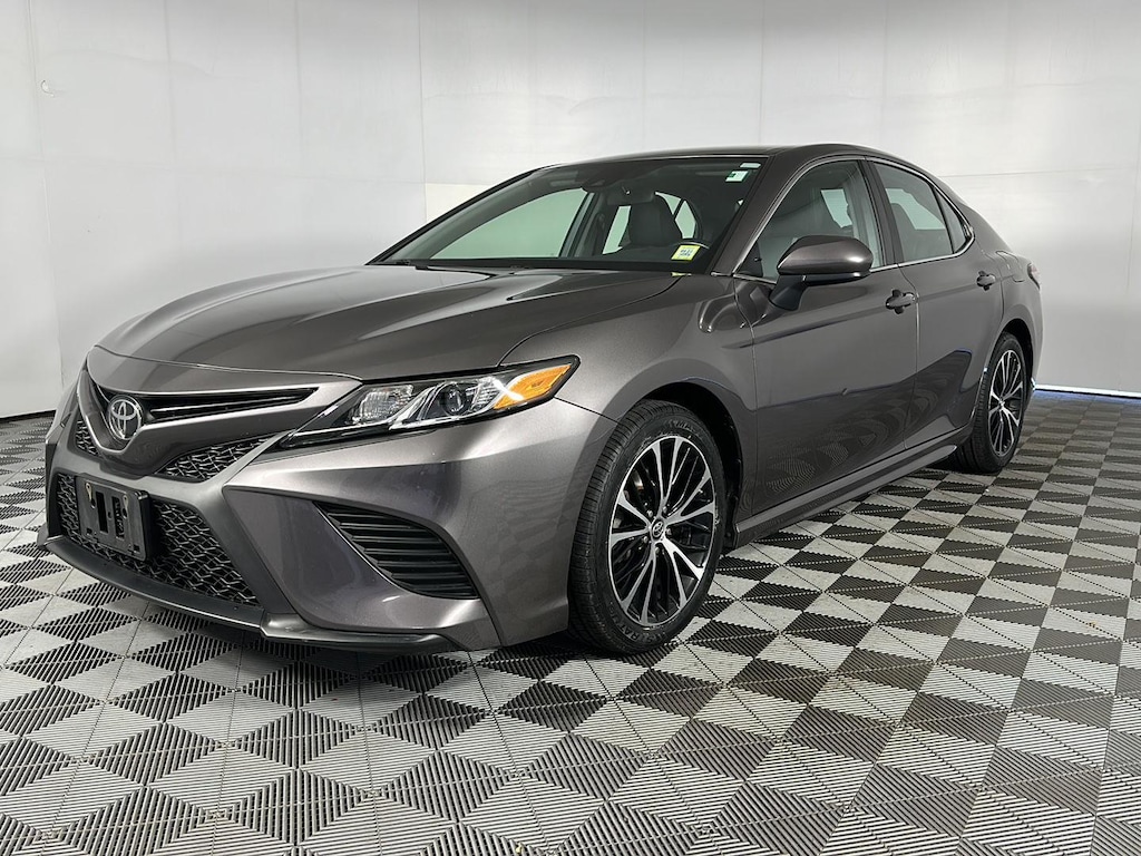 Used 2019 Toyota Camry SE Sedan
