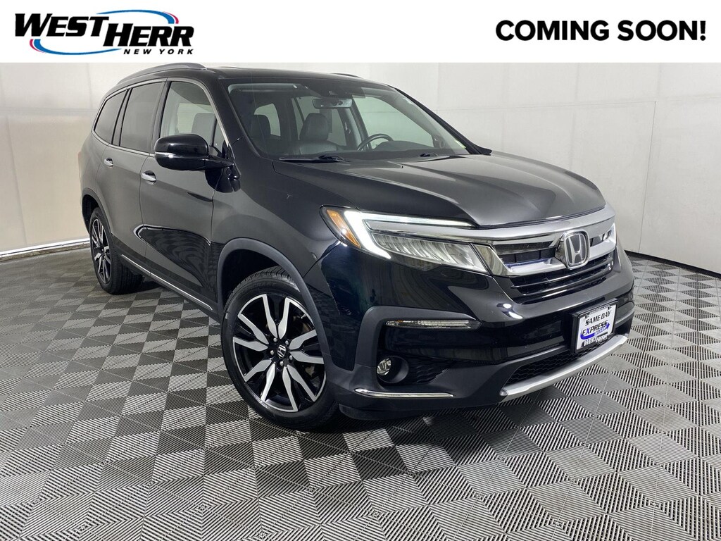 Used 2022 Honda Pilot Touring w/Rear Captains Chairs SUV