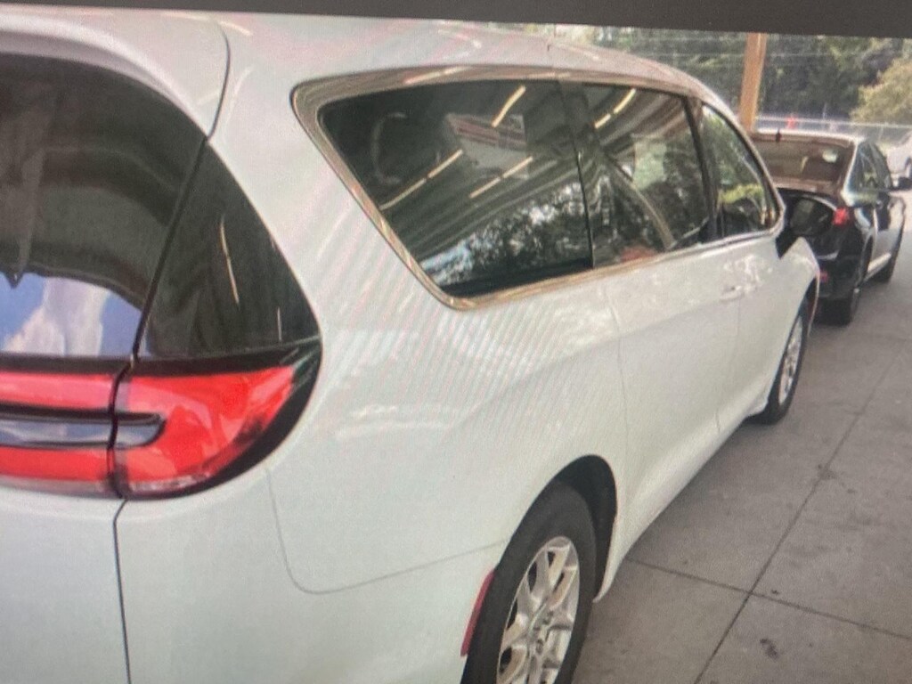 Used 2024 Chrysler Pacifica Touring L Van