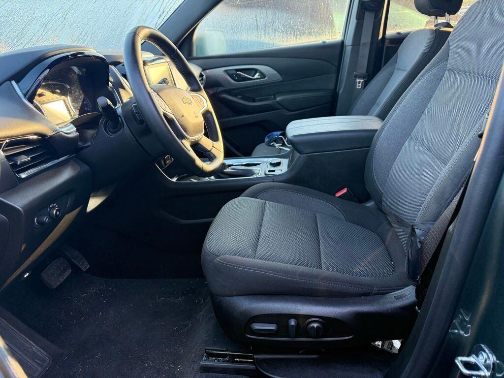 Used 2023 Chevrolet Traverse LT SUV
