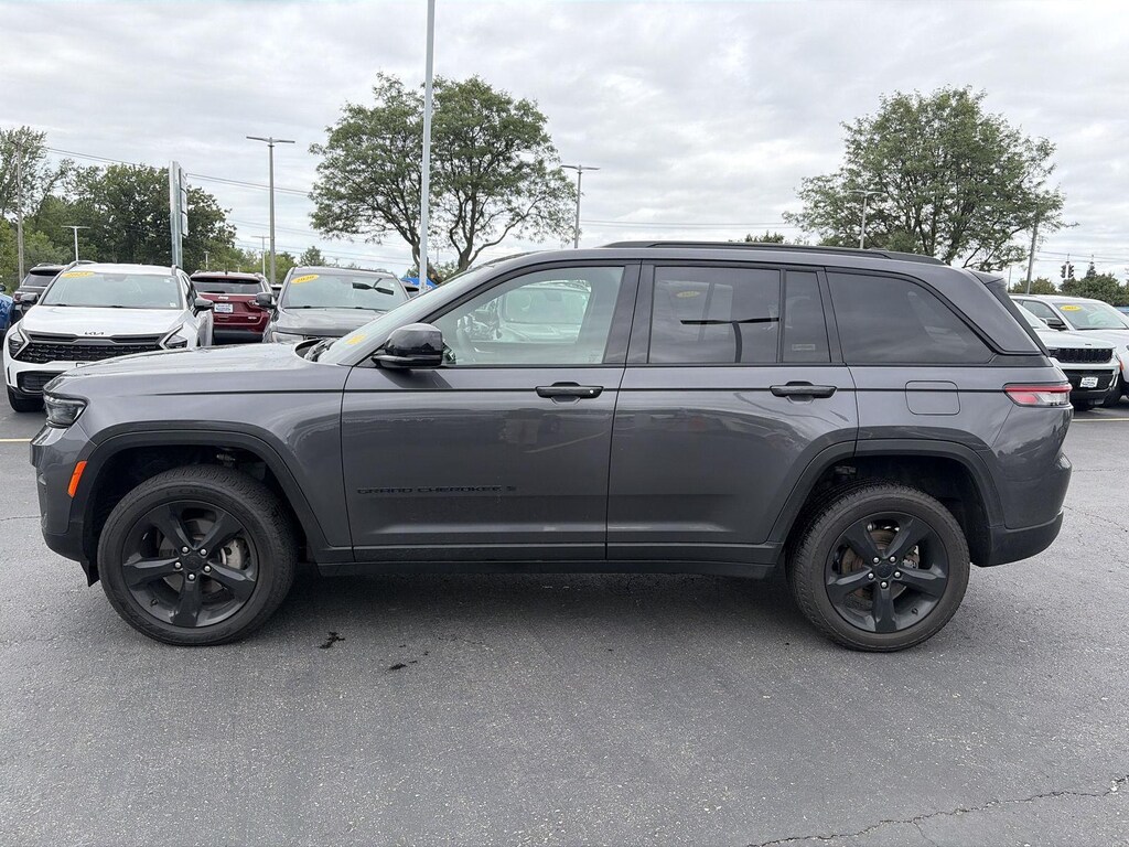 Used 2024 Jeep Grand Cherokee Altitude SUV