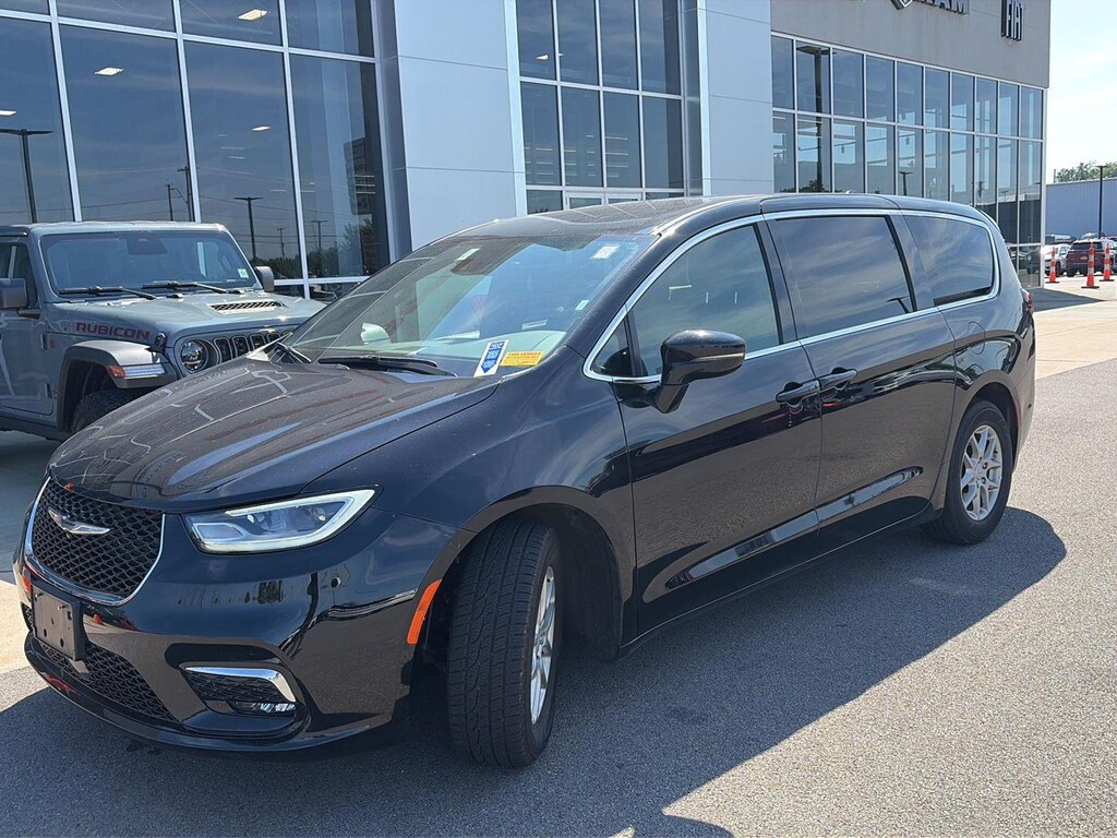 Certified 2025 Chrysler Pacifica Select Van