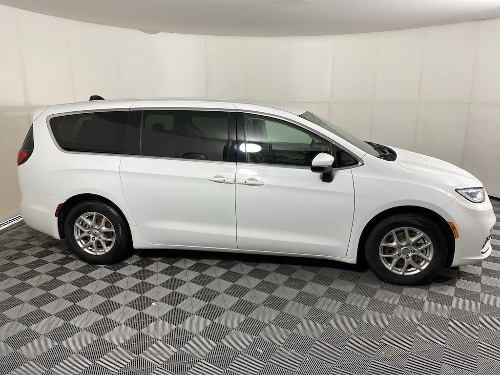 Certified 2023 Chrysler Pacifica Touring L MiniVan