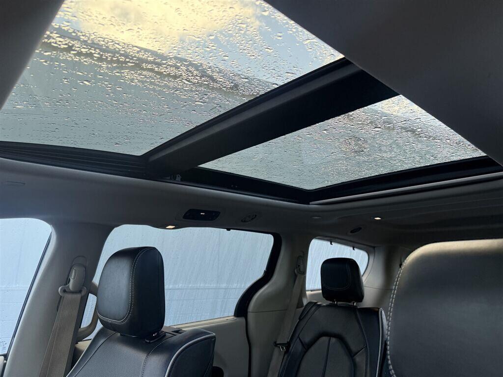Used 2022 Chrysler Pacifica Limited Van