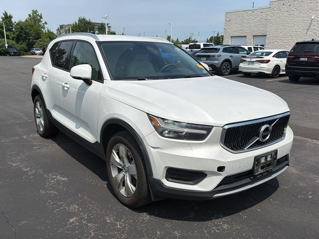 Used 2022 Volvo XC40 Momentum SUV