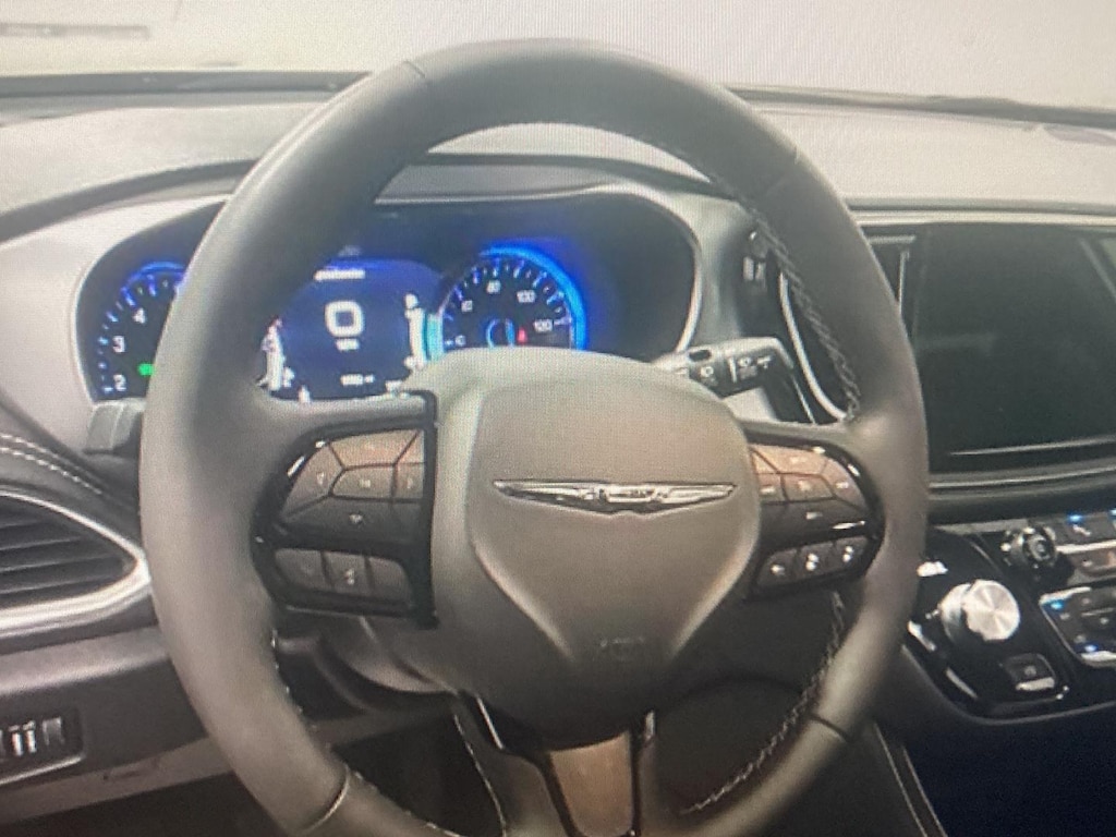 Used 2025 Chrysler Pacifica Limited Van