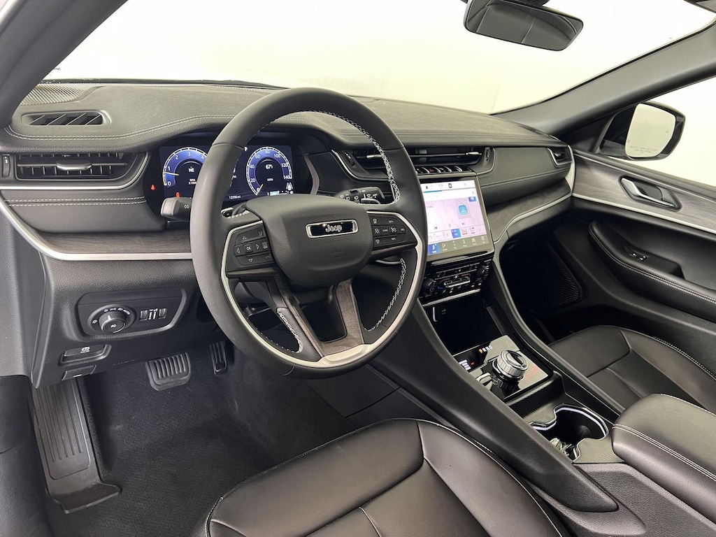 Used 2025 Jeep Grand Cherokee UV