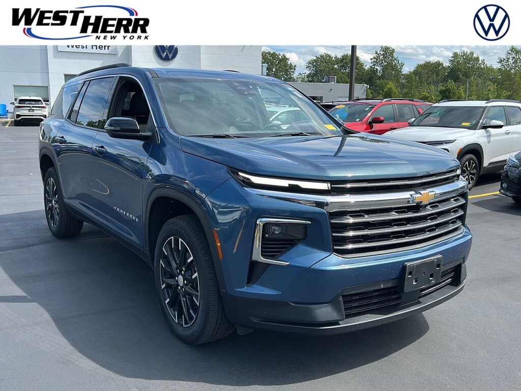 Used 2025 Chevrolet Traverse AWD LT SUV