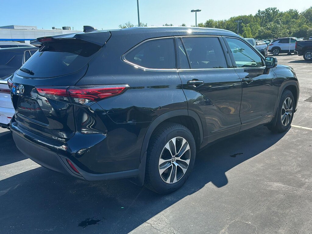 Used 2021 Toyota Highlander XLE SUV