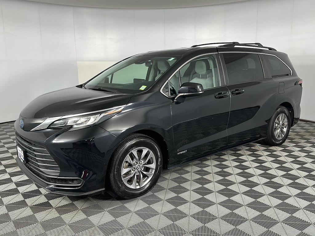 Used 2021 Toyota Sienna LE Van