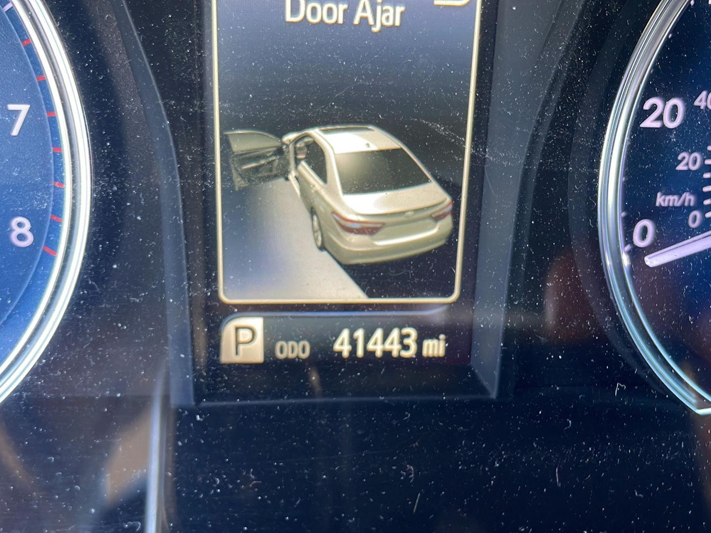 Used 2017 Toyota Camry SE Sedan