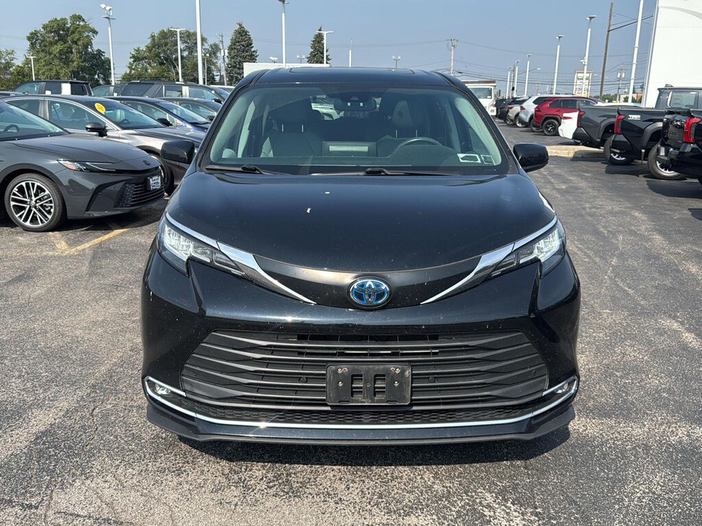 Used 2023 Toyota Sienna XLE Van