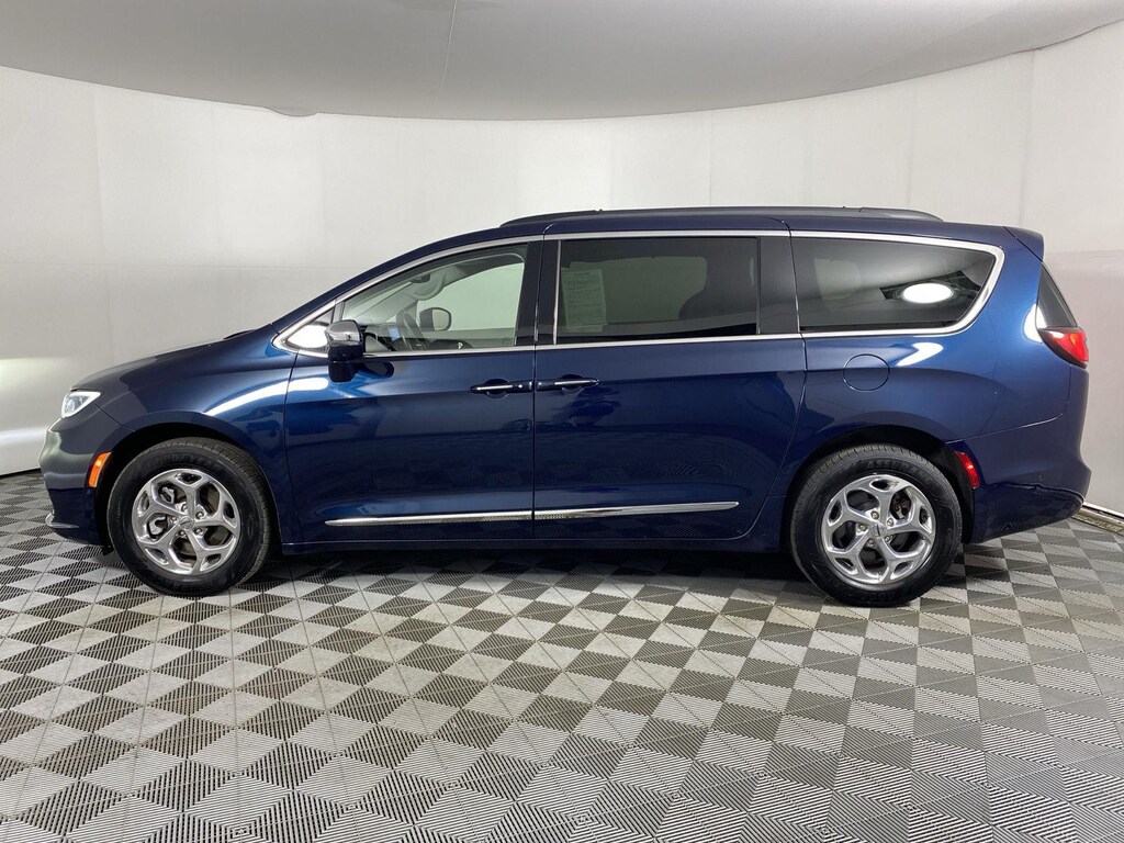Used 2022 Chrysler Pacifica Limited Van
