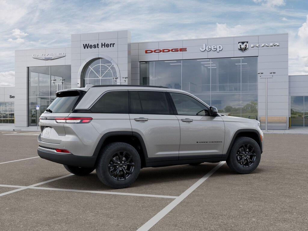 Used 2026 Jeep Grand Cherokee Grand Cherokee Laredo Altitude SUV