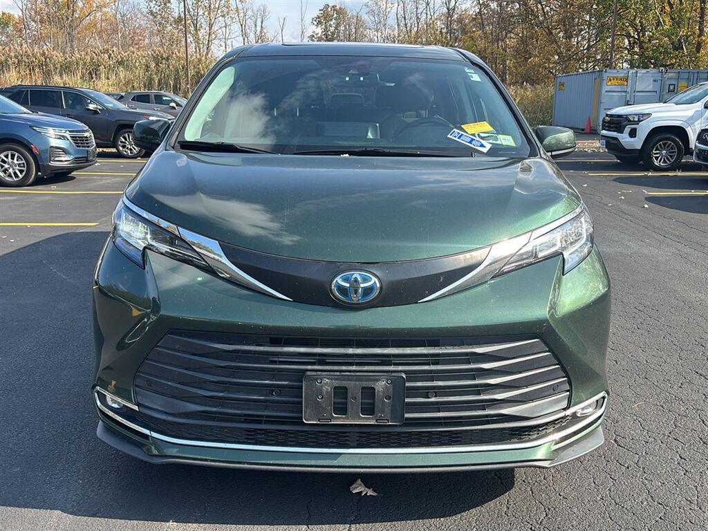 Used 2021 Toyota Sienna XLE 7-Passenger SUBN
