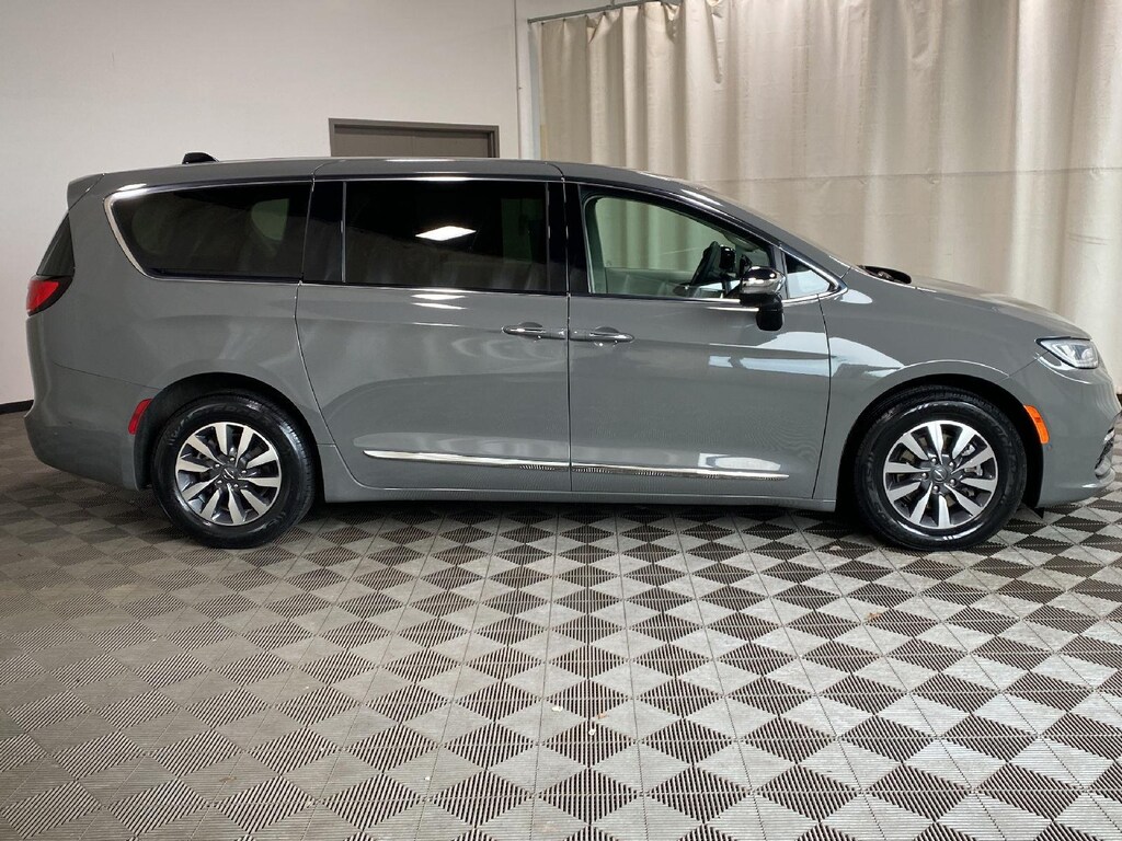 Used 2023 Chrysler Pacifica Hybrid Limited Van
