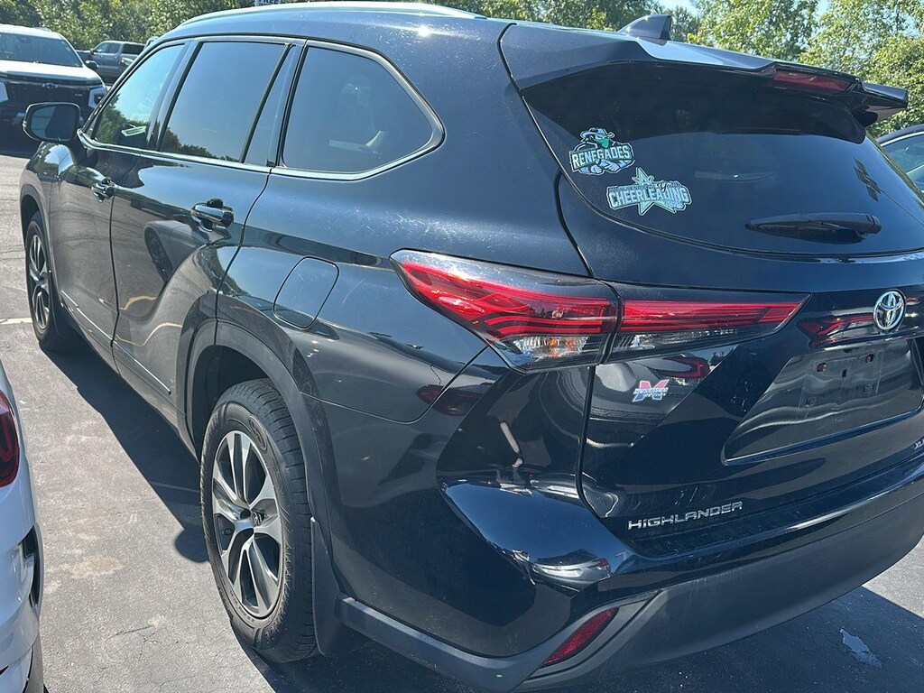 Used 2021 Toyota Highlander XLE SUV
