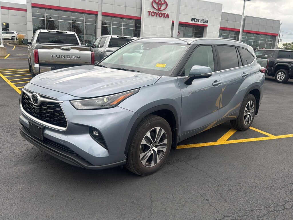 Used 2023 Toyota Highlander XLE SUV