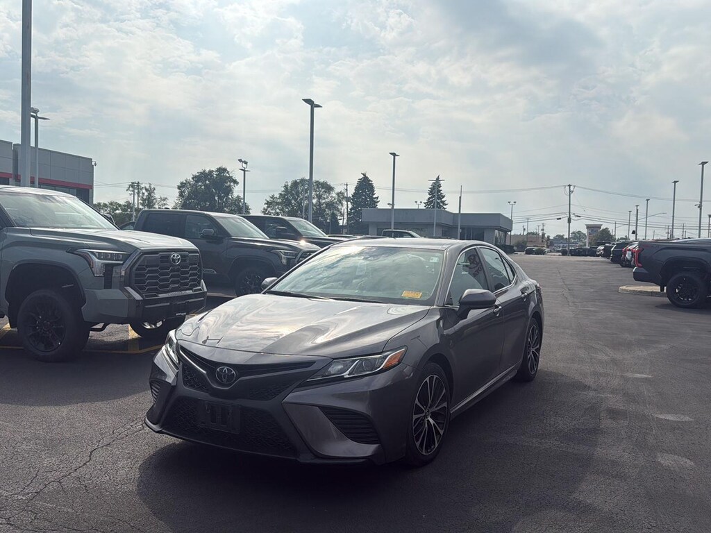 Used 2019 Toyota Camry SE Sedan