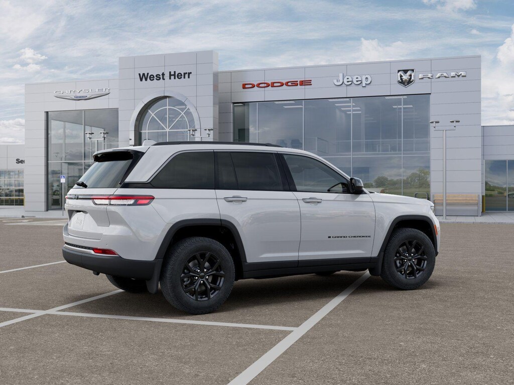 Used 2026 Jeep Grand Cherokee Grand Cherokee Laredo Altitude SUV