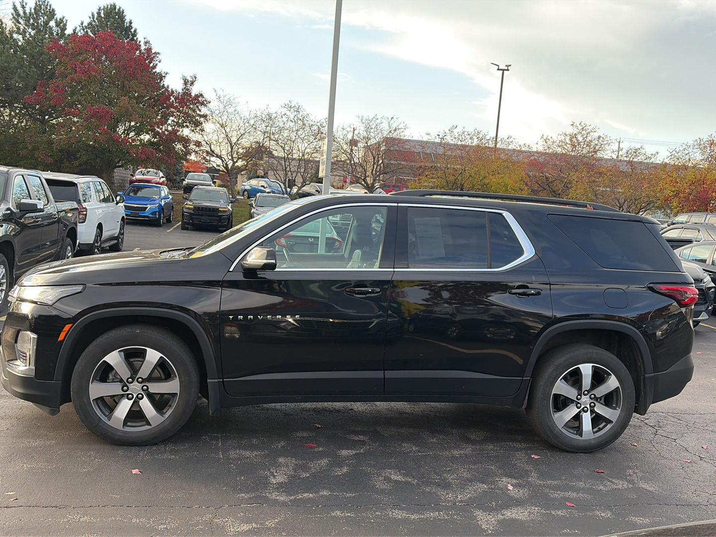 Used 2023 Chevrolet Traverse SUBN