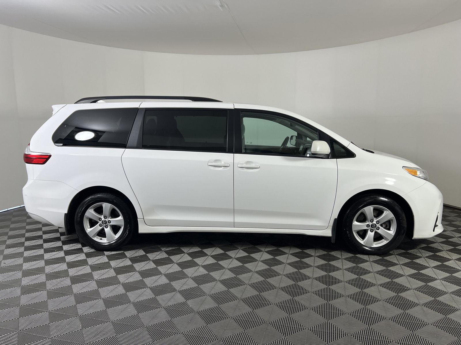 Used 2019 Toyota Sienna LE 8-Passenger SUBN