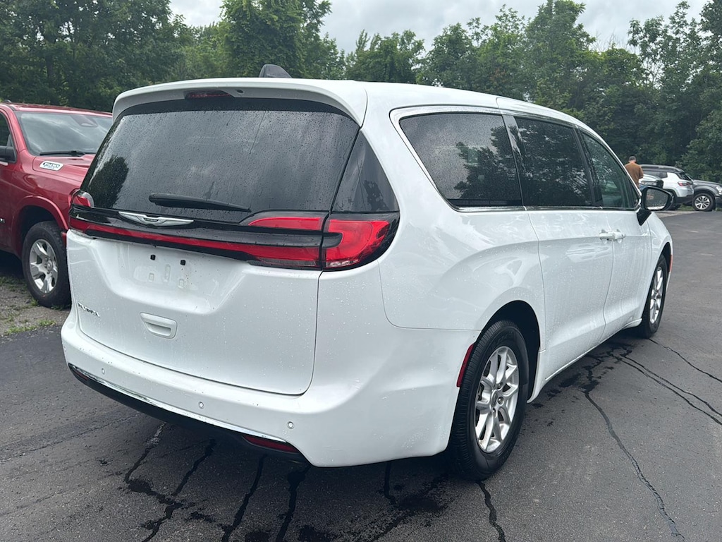 Certified 2024 Chrysler Pacifica Touring L Van