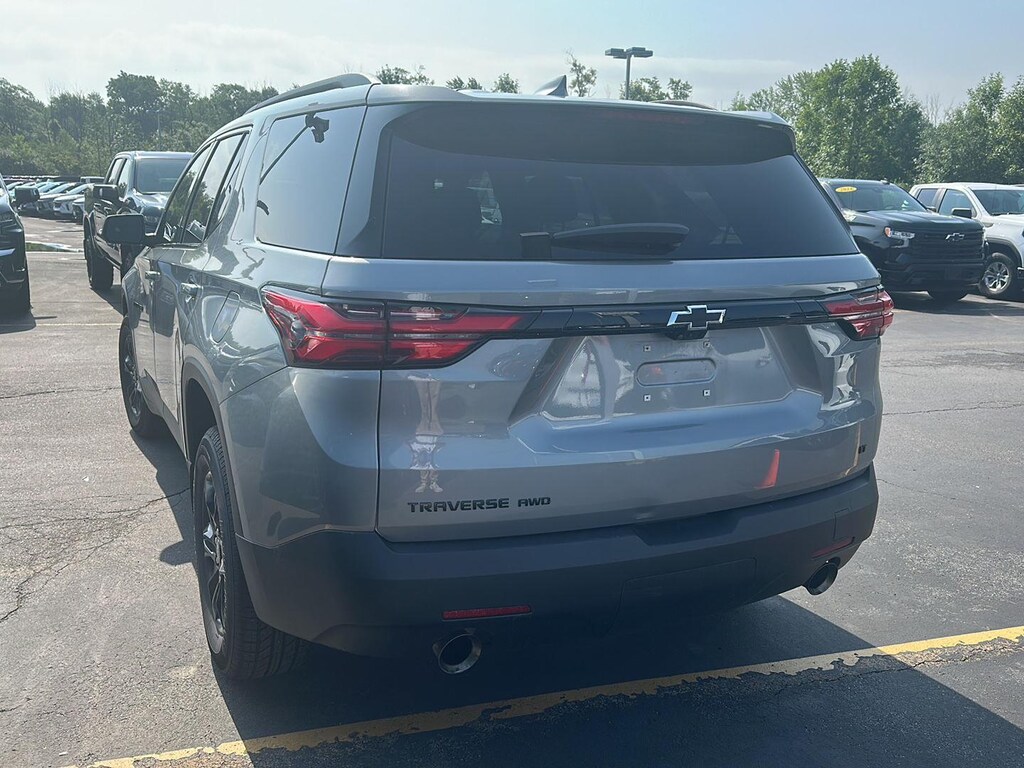 Used 2023 Chevrolet Traverse LT Cloth SUV