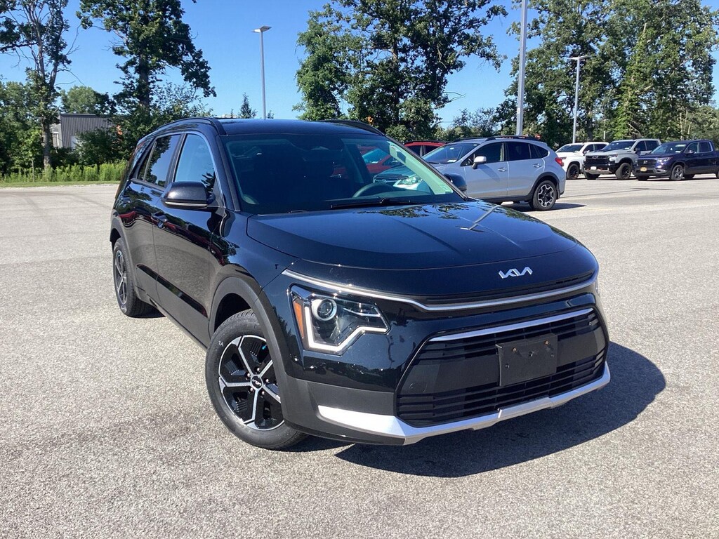 Used 2024 Kia Niro LX SUV